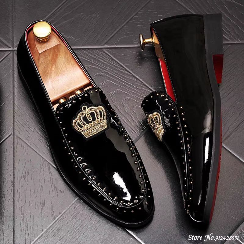 Designer Brand Casual Shoes Men Britain Crown Embroidery Rivet Oxford Homecoming Dress Wedding Prom Loafer Sapato Social Zapatos