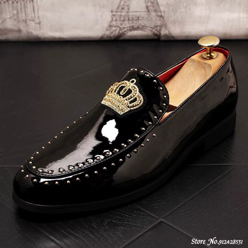 Designer Brand Casual Shoes Men Britain Crown Embroidery Rivet Oxford Homecoming Dress Wedding Prom Loafer Sapato Social Zapatos