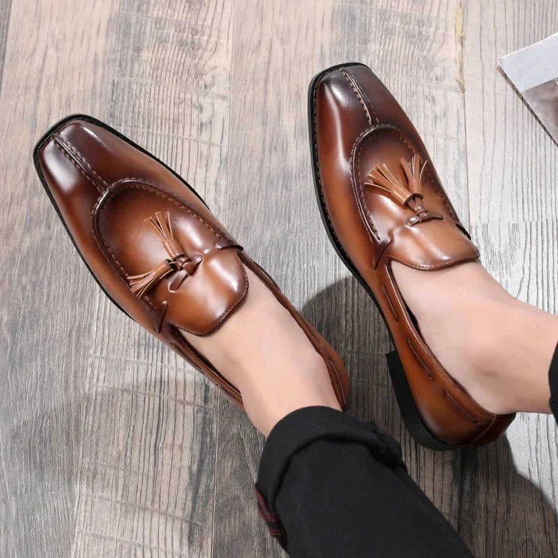 Mocassins à pompons pour hommes, chaussures d'affaires décontractées en cuir pour fête de mariage, chaussures plates classiques rétro de Style britannique
