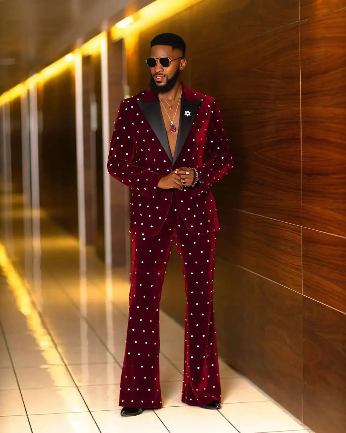 Costumes de mariage de luxe pour hommes, Tuxedos à revers perlé pour marié, 2 pièces, Blazer en velours, pantalon sur mesure