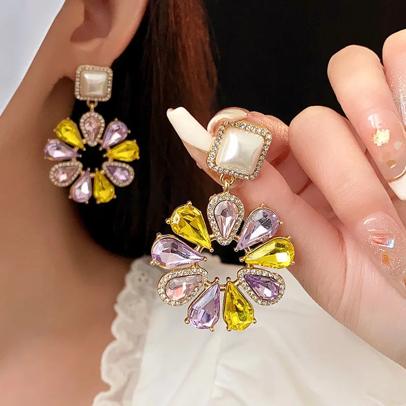 Boucles d'oreilles pendantes en strass pour femmes, goutte d'eau, fleur carrée, perle, personnalité polyvalente, nouvelle collection, mode légère, luxe