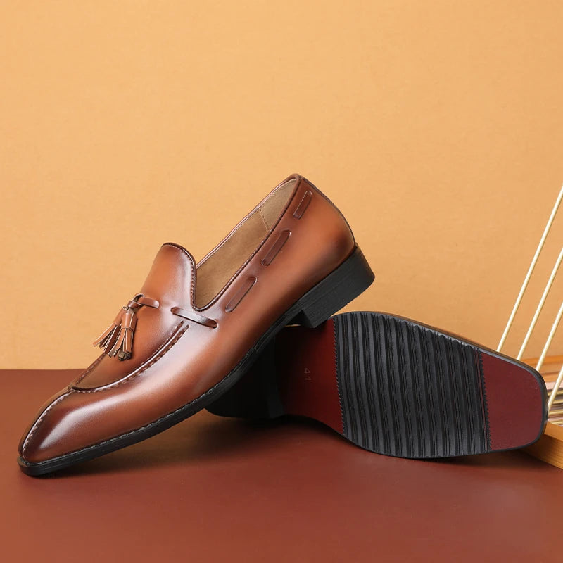 Mocassins à pompons pour hommes, chaussures d'affaires décontractées en cuir pour fête de mariage, chaussures plates classiques rétro de Style britannique