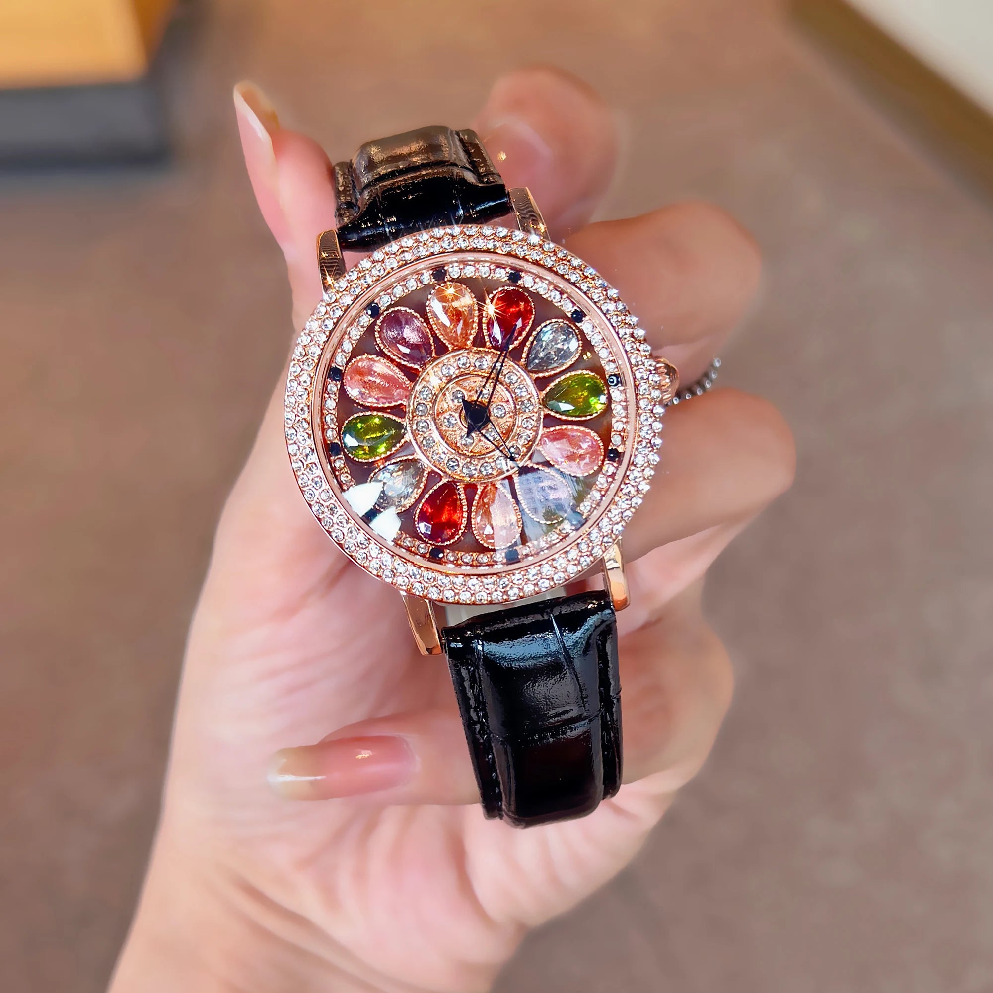 Montre à Quartz pour femmes, éblouissante et à la mode, avec incrustation de strass colorés, avec un cadran rotatif séduisant, Durable, 1 pièce