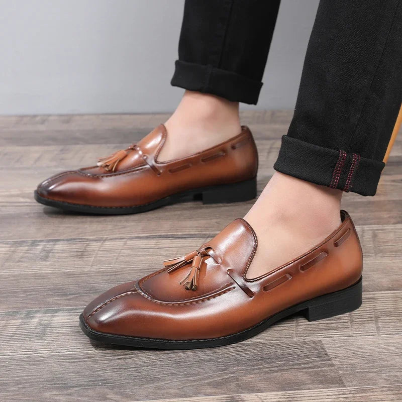 Mocassins à pompons pour hommes, chaussures d'affaires décontractées en cuir pour fête de mariage, chaussures plates classiques rétro de Style britannique