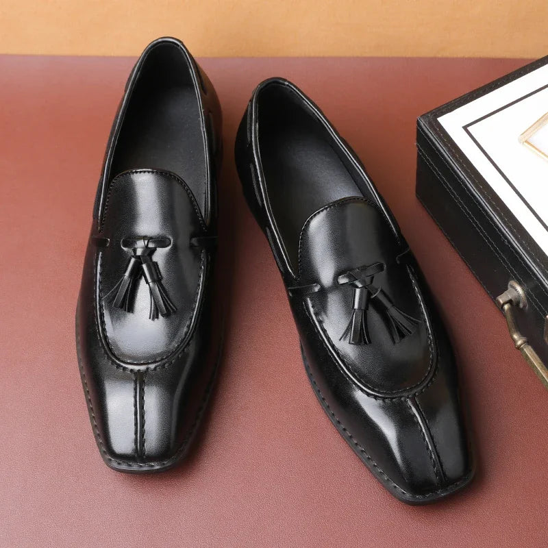 Mocassins à pompons pour hommes, chaussures d'affaires décontractées en cuir pour fête de mariage, chaussures plates classiques rétro de Style britannique