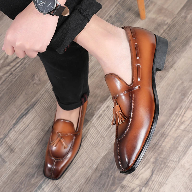 Mocassins à pompons pour hommes, chaussures d'affaires décontractées en cuir pour fête de mariage, chaussures plates classiques rétro de Style britannique