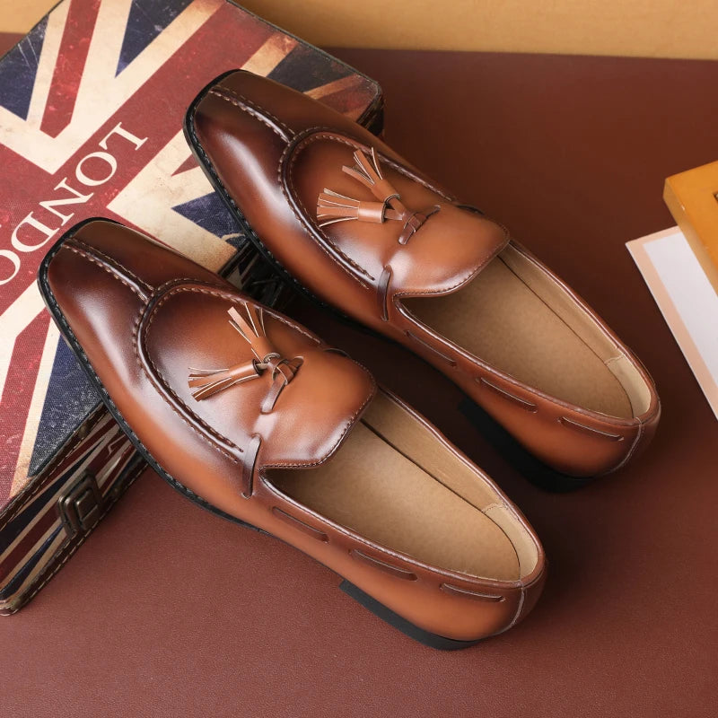 Mocassins à pompons pour hommes, chaussures d'affaires décontractées en cuir pour fête de mariage, chaussures plates classiques rétro de Style britannique