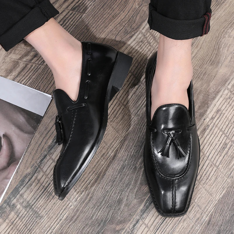 Mocassins à pompons pour hommes, chaussures d'affaires décontractées en cuir pour fête de mariage, chaussures plates classiques rétro de Style britannique