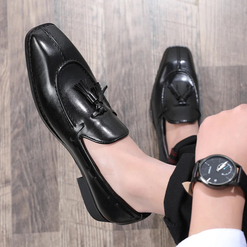 Mocassins à pompons pour hommes, chaussures d'affaires décontractées en cuir pour fête de mariage, chaussures plates classiques rétro de Style britannique