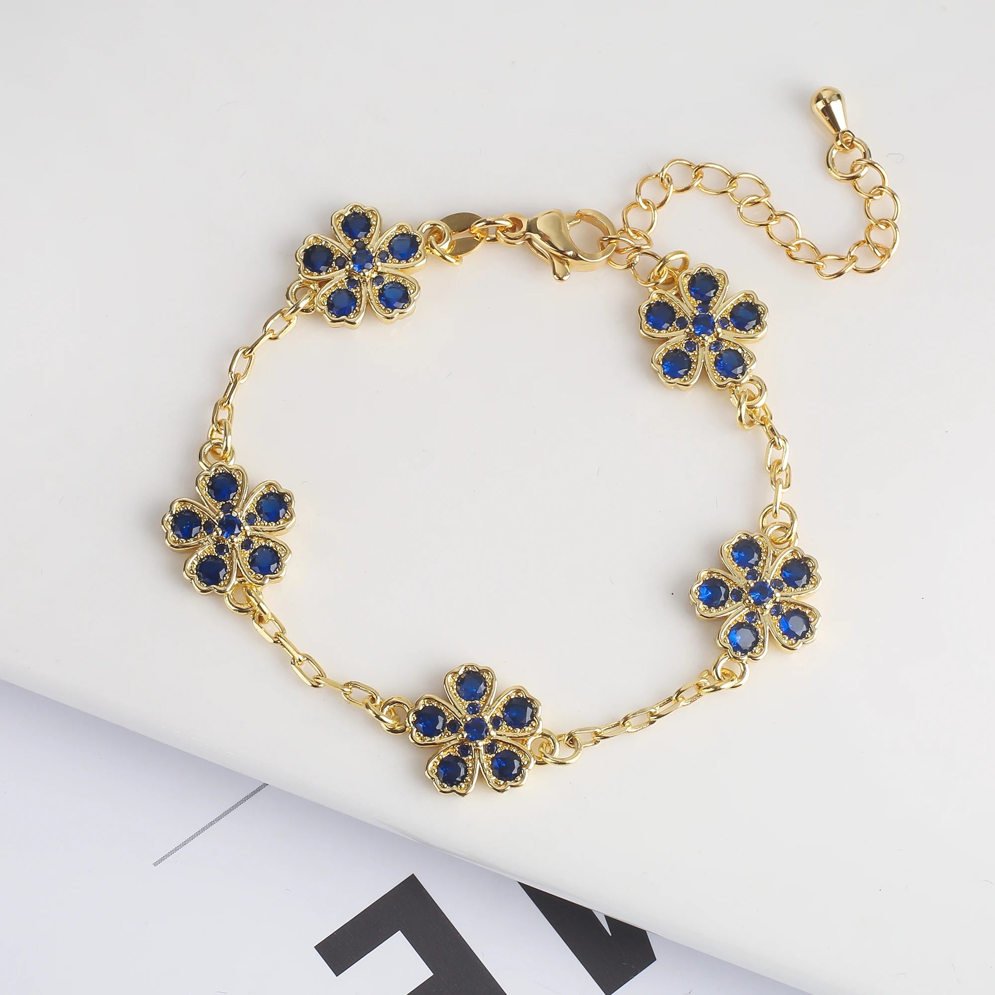 Cristal Zircon cinq feuilles fleur étamine fleur de prunier ensemble Bracelet collier boucle d'oreille mignon femmes 18K plaqué or bijoux trèfle