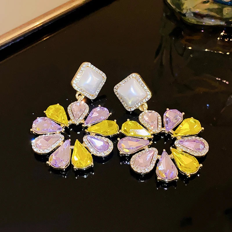 Boucles d'oreilles pendantes en strass pour femmes, goutte d'eau, fleur carrée, perle, personnalité polyvalente, nouvelle collection, mode légère, luxe