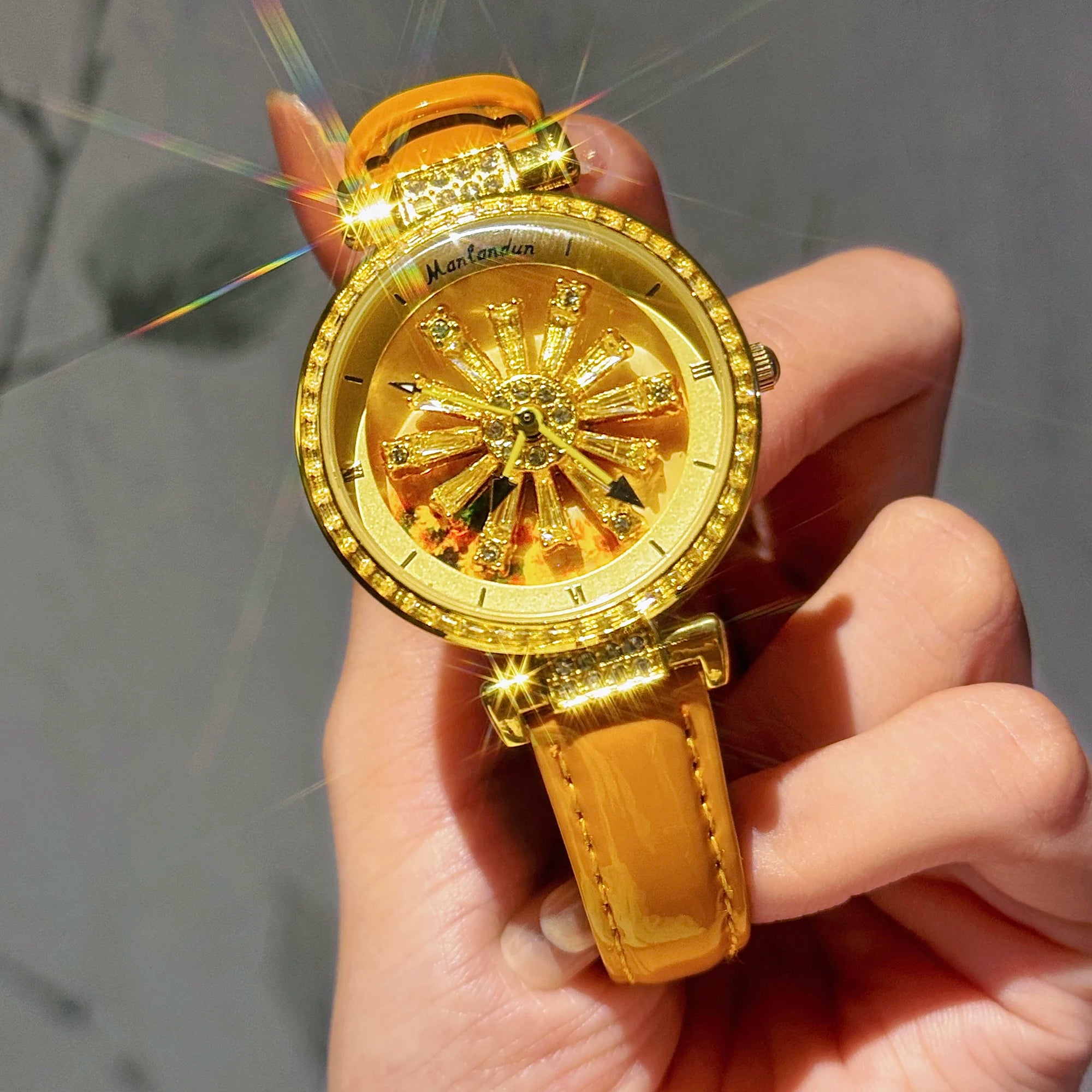Montre élégante pour femmes, dos transparent, diamants incrustés, cadran galactique rotatif, Design Sunflower, boîtier en acier inoxydable, bracelet en cuir orange, montre à quartz étanche pour les rencontres des fem