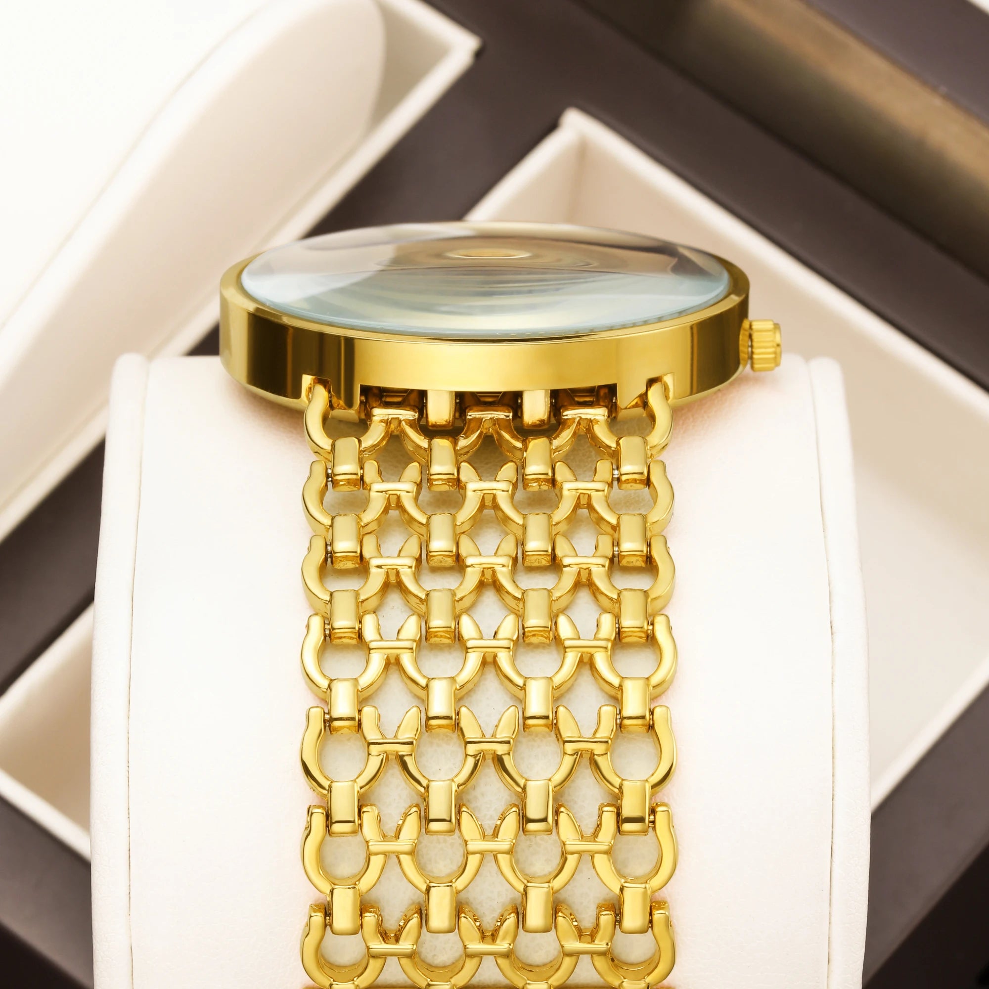 Montre pour femmes, boîtier en or, cadran noir, Style Simple, nouveau dissolvant de montre en boîte, plaqué or, offre spéciale, 2024