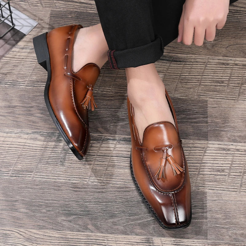 Mocassins à pompons pour hommes, chaussures d'affaires décontractées en cuir pour fête de mariage, chaussures plates classiques rétro de Style britannique