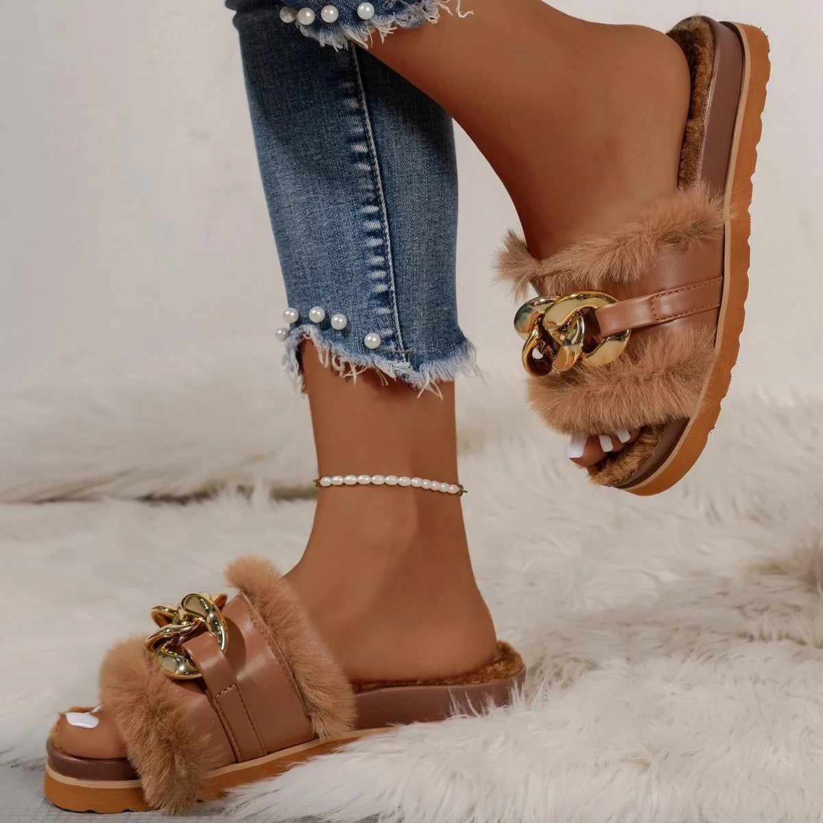 Pantoufles poilues avec boucle en métal pour femmes, nouvelle marque de luxe,  pantà la mode, automne/hiver 2024