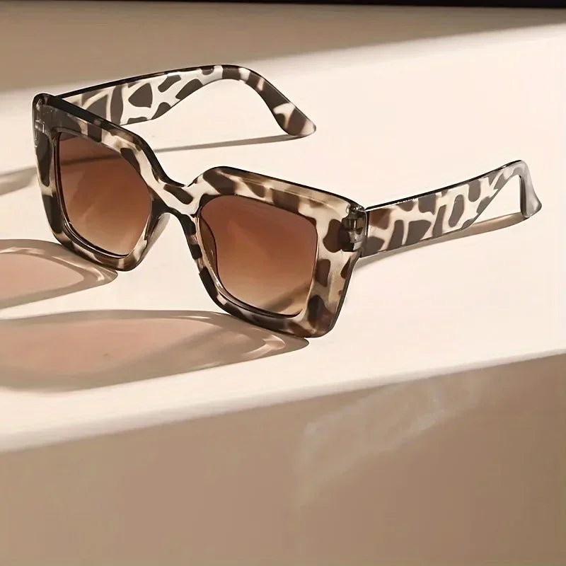 Lunettes carrées uniques à la mode pour femmes, imprimé léopard, verres dégradés élégants avec technologie anti-éblouissement