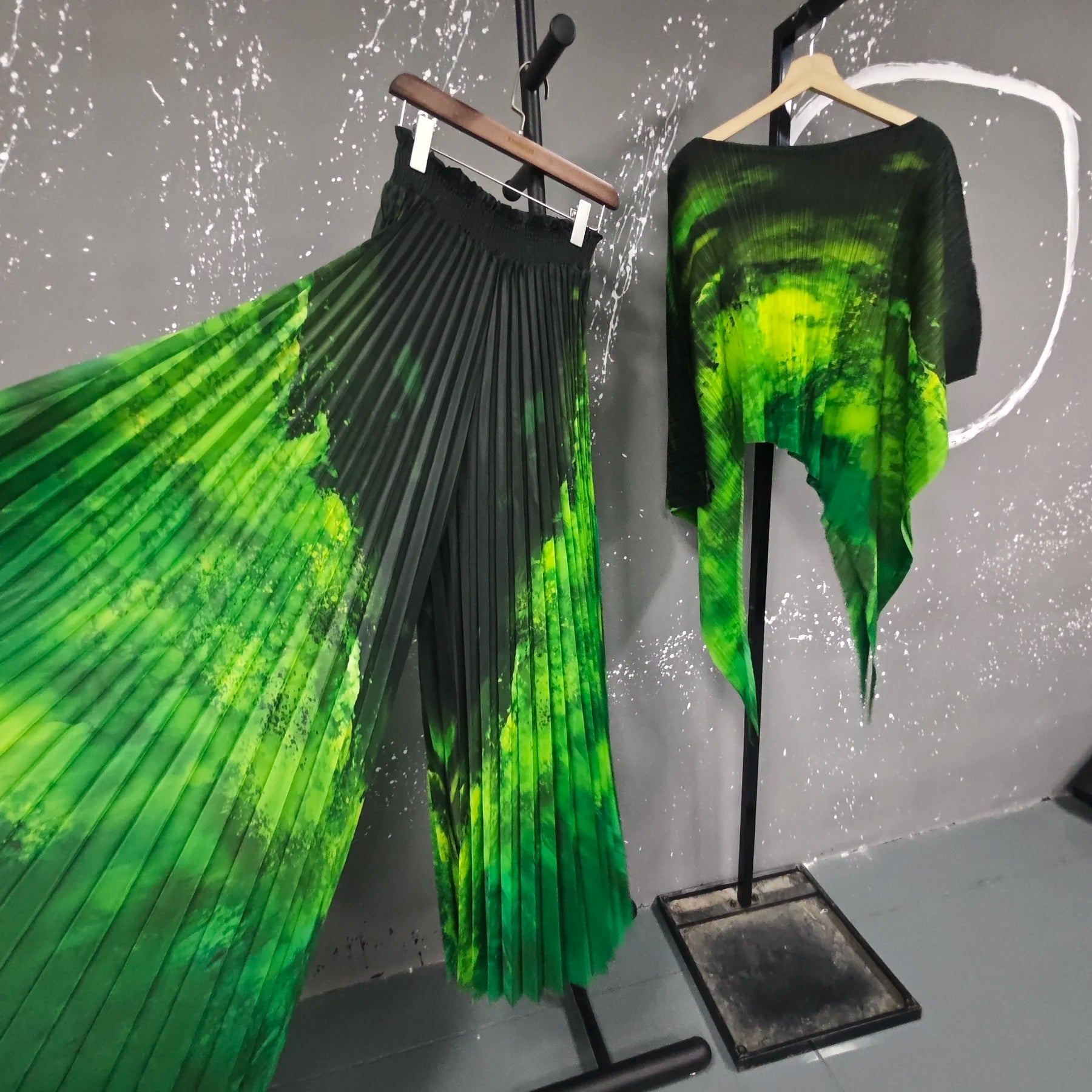 Ensemble femme Chic impression plissée  deux pièces pull irrégulier haut et taille élastique pantalon à jambes larges collection 2026