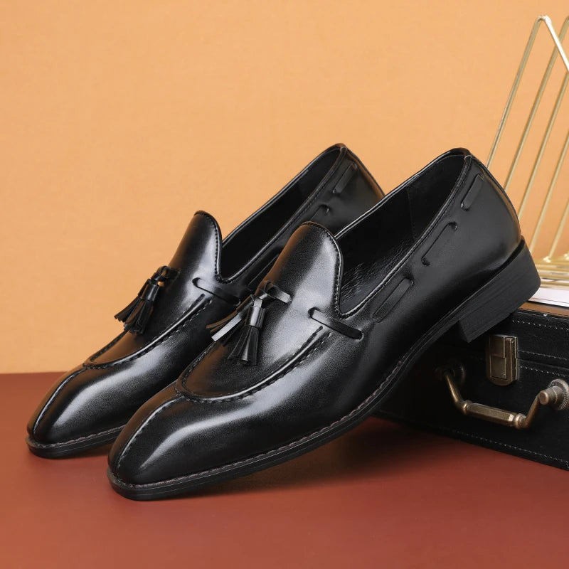 Mocassins à pompons pour hommes, chaussures d'affaires décontractées en cuir pour fête de mariage, chaussures plates classiques rétro de Style britannique