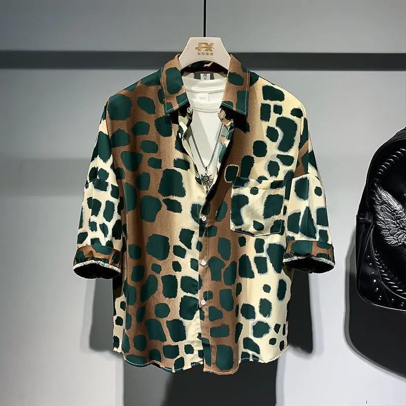 Hommes à la mode Vintage imprimé léopard Streetwear Y2K Chic chemise boutonnée été mâle décontracté revers poche surdimensionné à manches courtes