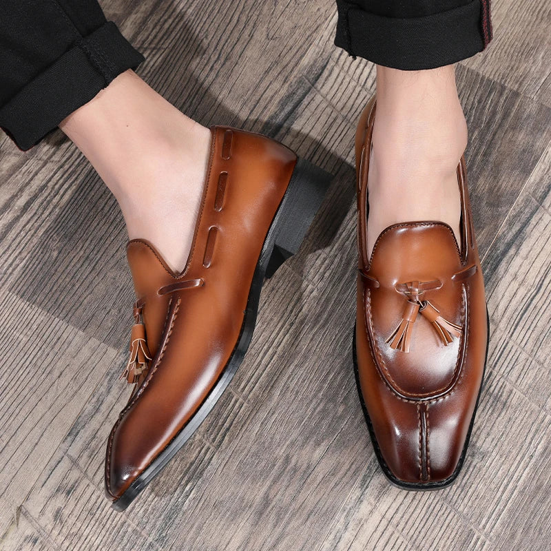 Mocassins à pompons pour hommes, chaussures d'affaires décontractées en cuir pour fête de mariage, chaussures plates classiques rétro de Style britannique