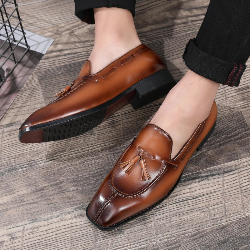 Mocassins à pompons pour hommes, chaussures d'affaires décontractées en cuir pour fête de mariage, chaussures plates classiques rétro de Style britannique