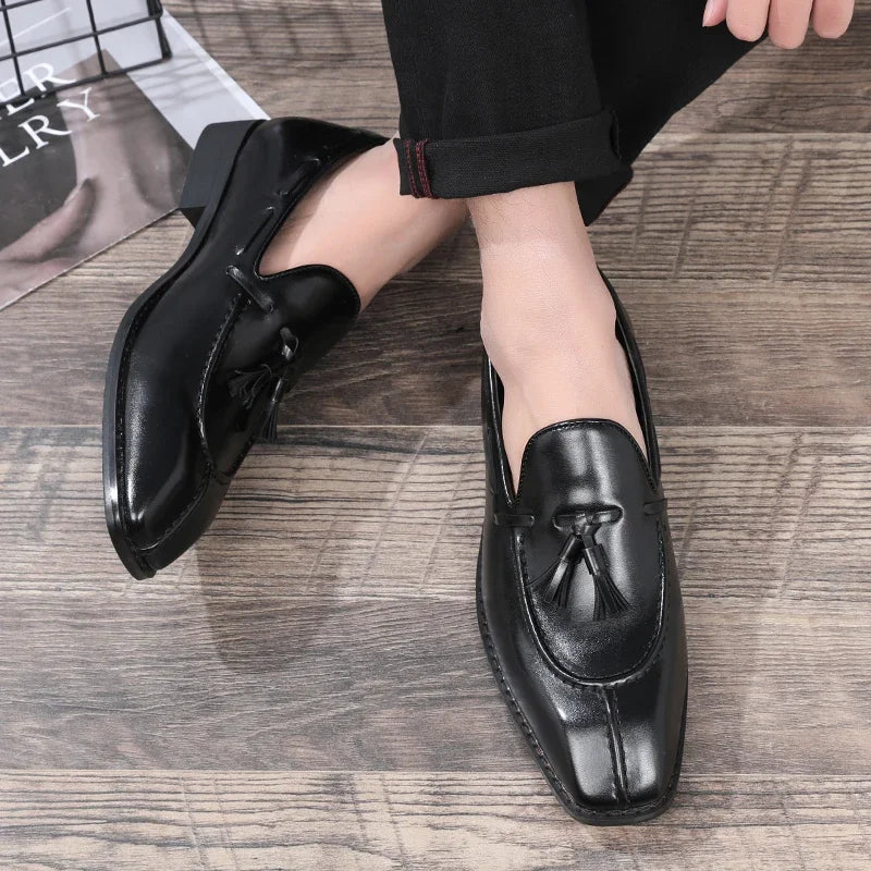 Mocassins à pompons pour hommes, chaussures d'affaires décontractées en cuir pour fête de mariage, chaussures plates classiques rétro de Style britannique