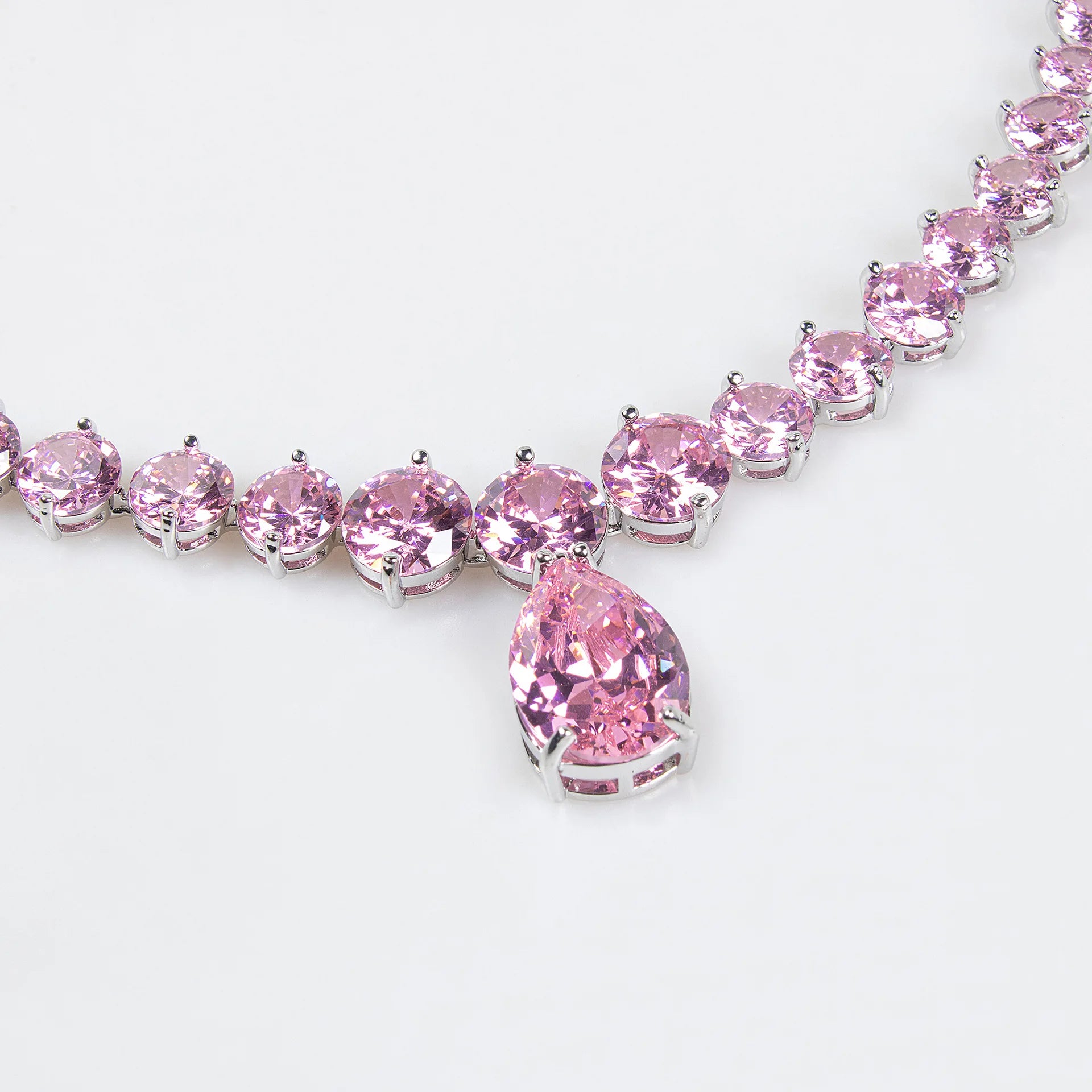 Ensemble de boucles d'oreilles et collier avec pendentif en Zircon pour femmes, Design de luxe léger, à la mode, goutte d'eau, ensemble polyvalent et sens du Design de Niche