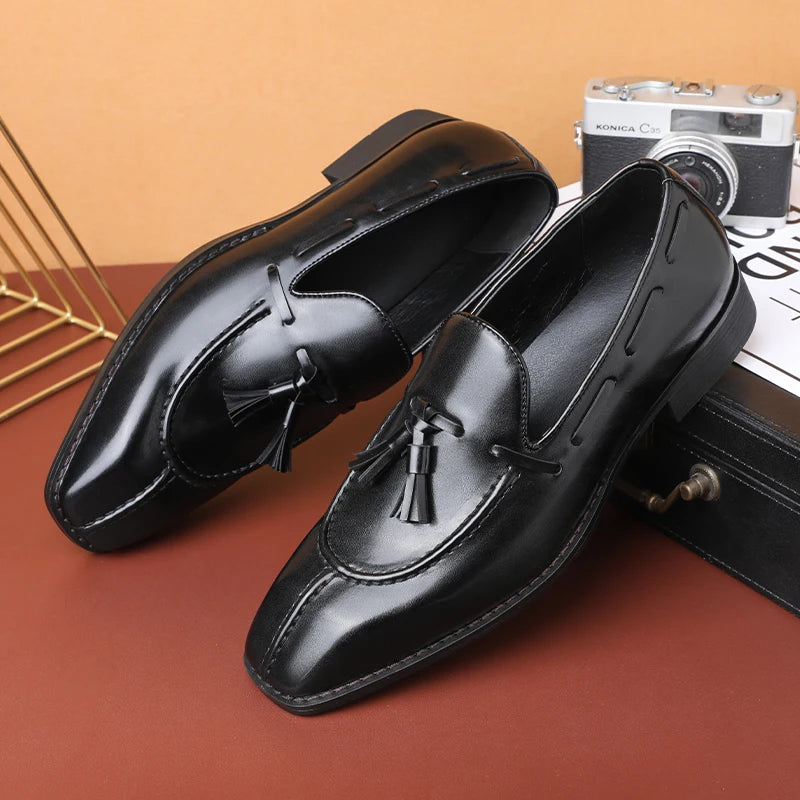 Mocassins à pompons pour hommes, chaussures d'affaires décontractées en cuir pour fête de mariage, chaussures plates classiques rétro de Style britannique
