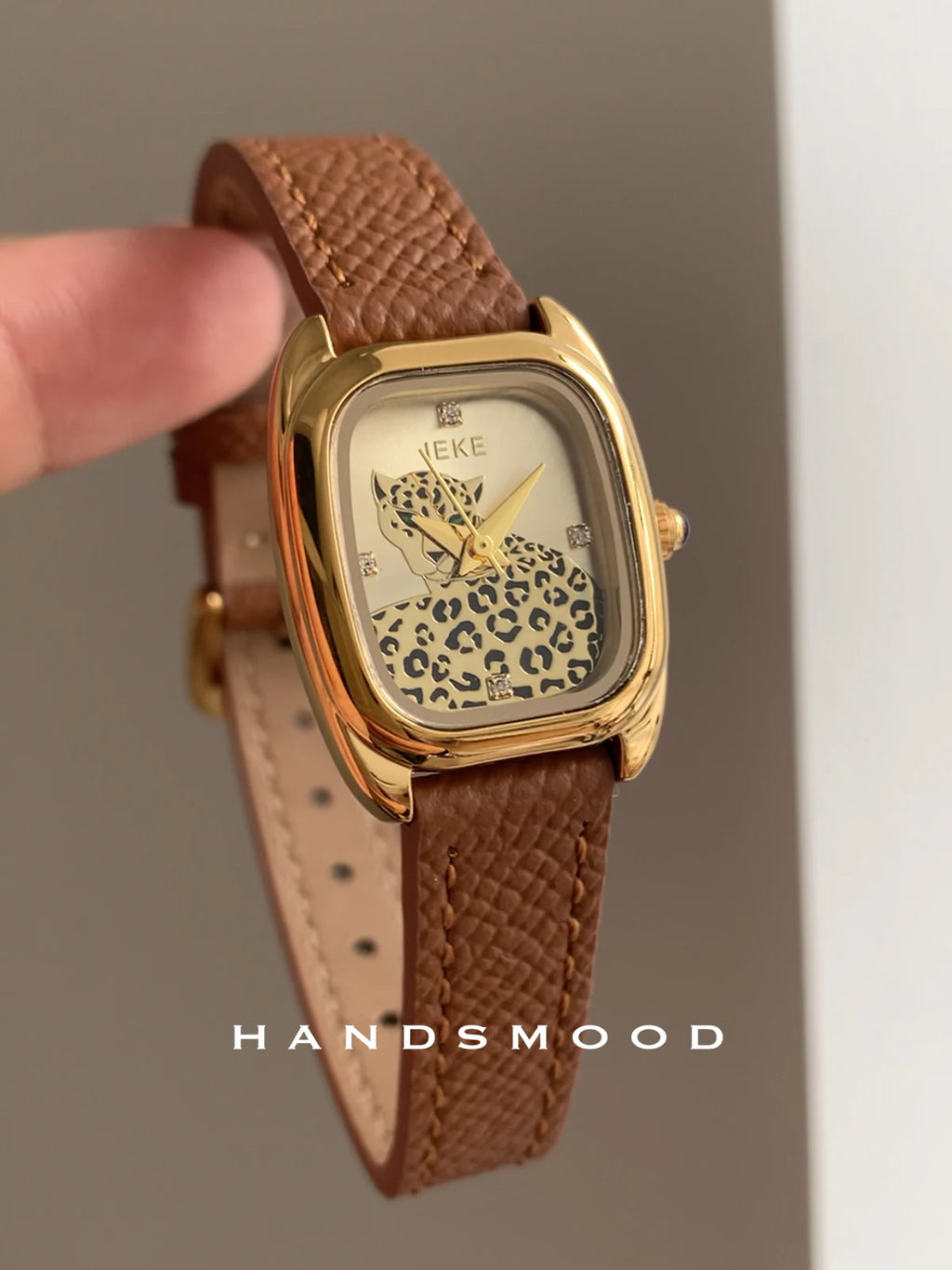 Montre élégante pour femme avec petit cadran marron et style rétro Montre pour femme haut de gamme Montre pour femme de luxe et de haute qualitéCadeau pour femme.