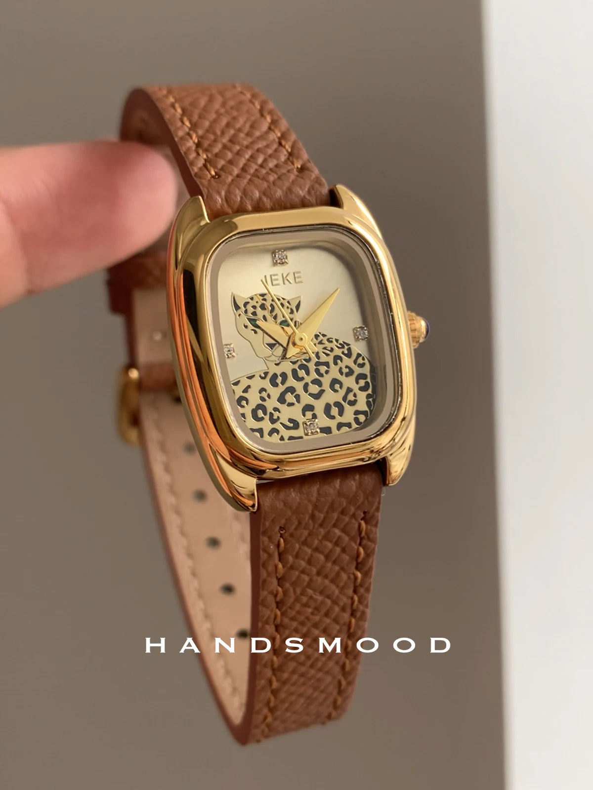 Montre élégante pour femme avec petit cadran marron et style rétro Montre pour femme haut de gamme Montre pour femme de luxe et de haute qualitéCadeau pour femme.