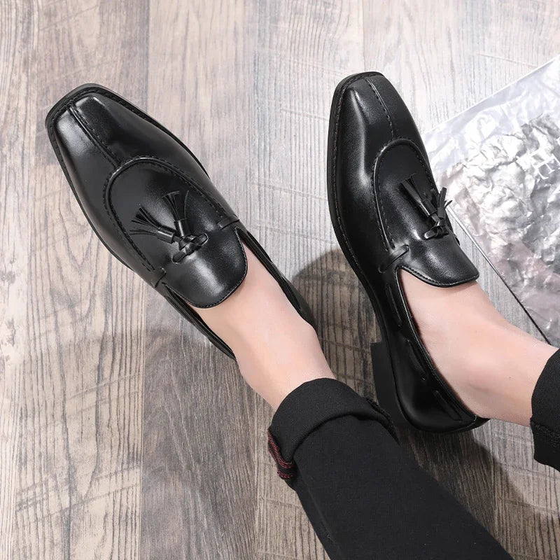 Mocassins à pompons pour hommes, chaussures d'affaires décontractées en cuir pour fête de mariage, chaussures plates classiques rétro de Style britannique