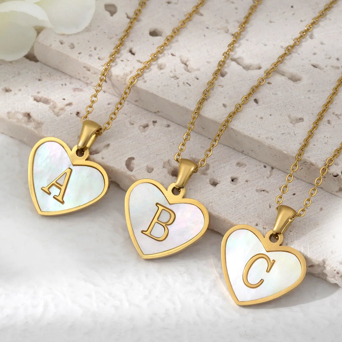 collier avec initiales en forme de cœur en acier inoxydable pour femmes et filles, plaqué or A-Z 26 lettres, pendentif ras du cou, bijoux cadeaux d'anniversaire