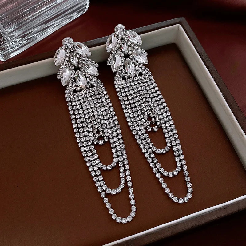 Boucles d'oreilles pendantes en strass pour femmes, à la mode, feuille européenne et américaine, longue pampille, décor suspendu exagéré