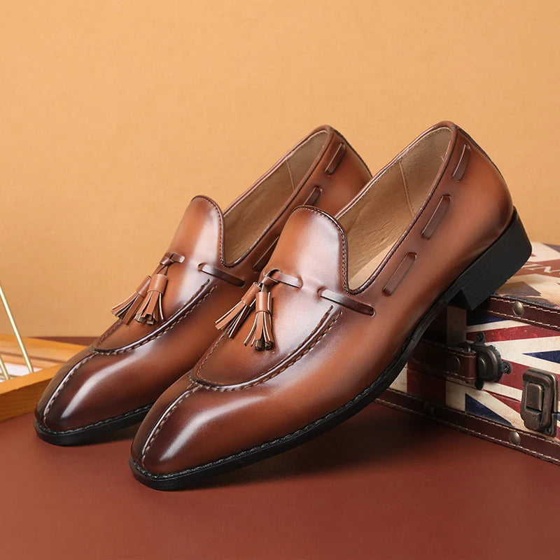 Mocassins à pompons pour hommes, chaussures d'affaires décontractées en cuir pour fête de mariage, chaussures plates classiques rétro de Style britannique