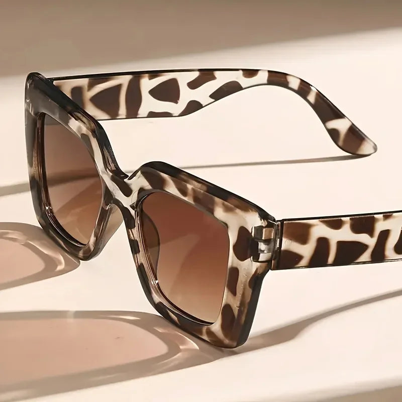 Lunettes carrées uniques à la mode pour femmes, imprimé léopard, verres dégradés élégants avec technologie anti-éblouissement