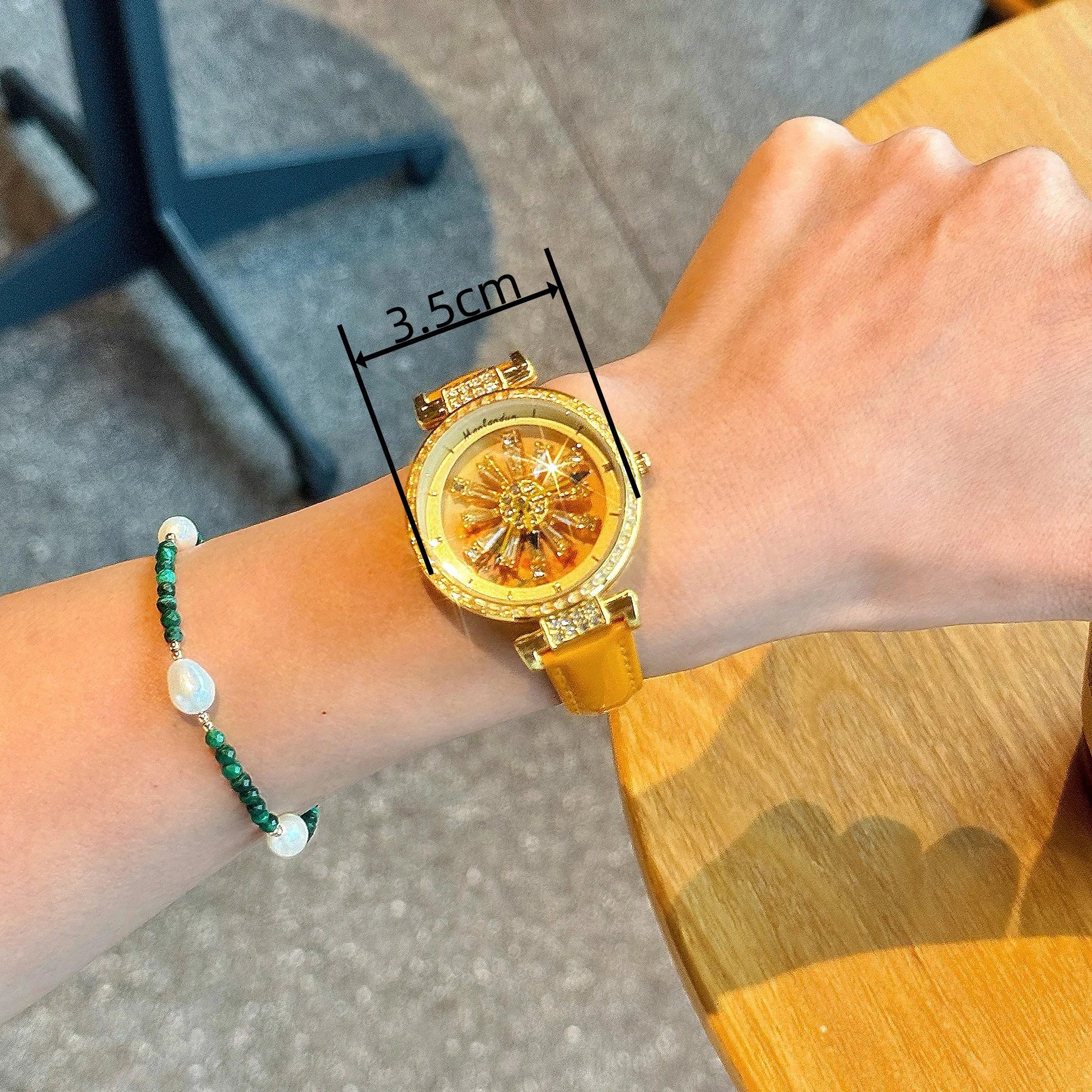 Montre élégante pour femmes, dos transparent, diamants incrustés, cadran galactique rotatif, Design Sunflower, boîtier en acier inoxydable, bracelet en cuir orange, montre à quartz étanche pour les rencontres des fem