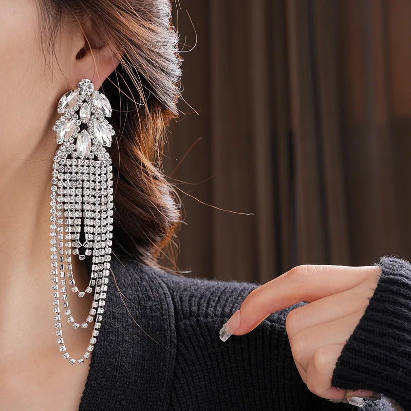 Boucles d'oreilles pendantes en strass pour femmes, à la mode, feuille européenne et américaine, longue pampille, décor suspendu exagéré