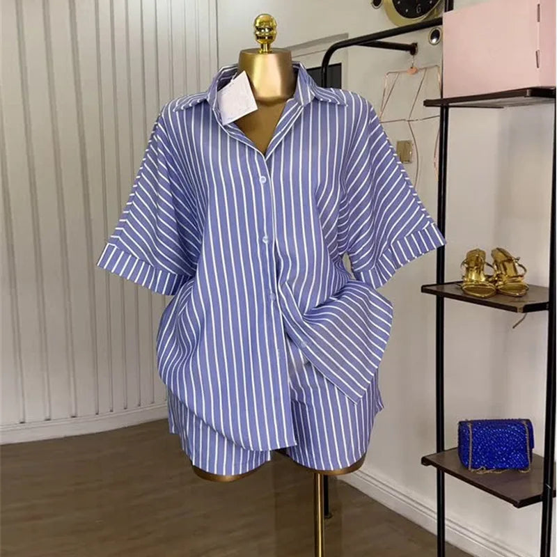 Ensemble rayé pour femmes,  chemise blouse et short rabattus à manches mi-longues, Chic, tenue d' été 2026