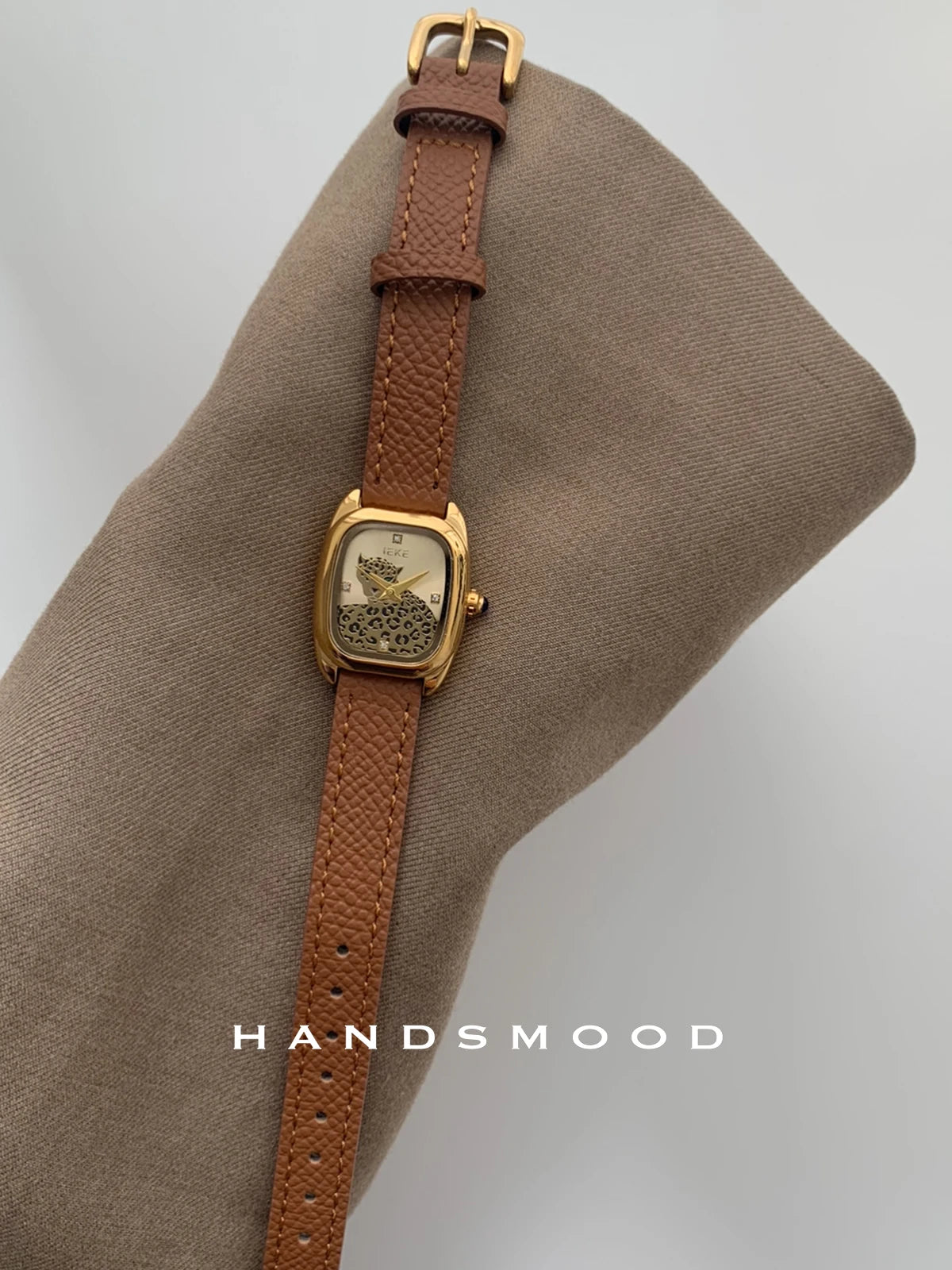 Montre élégante pour femme avec petit cadran marron et style rétro Montre pour femme haut de gamme Montre pour femme de luxe et de haute qualitéCadeau pour femme.