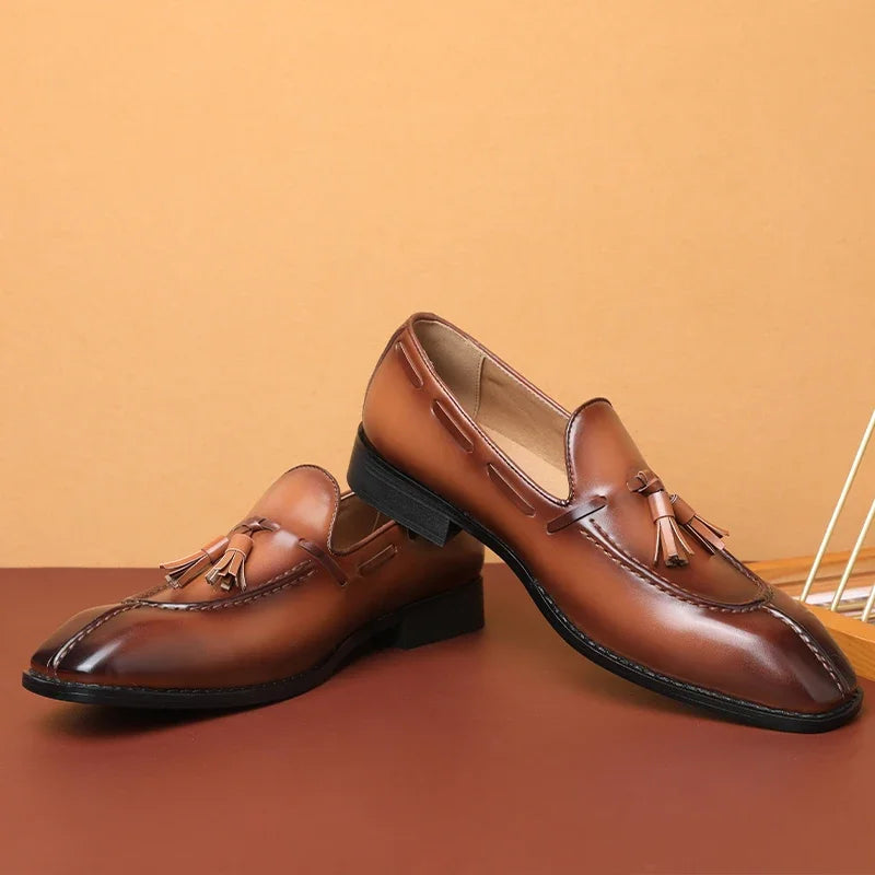 Mocassins à pompons pour hommes, chaussures d'affaires décontractées en cuir pour fête de mariage, chaussures plates classiques rétro de Style britannique