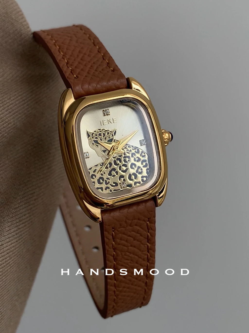 Montre élégante pour femme avec petit cadran marron et style rétro Montre pour femme haut de gamme Montre pour femme de luxe et de haute qualitéCadeau pour femme.