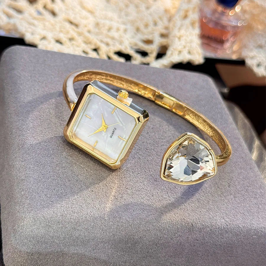 Nouvelle montre-Bracelet ouvert pour femme, forme assortie, couleur diamant, pierres précieuses, montre-Bracelet à Quartz haut de gamme, montre élégante pour paresseux
