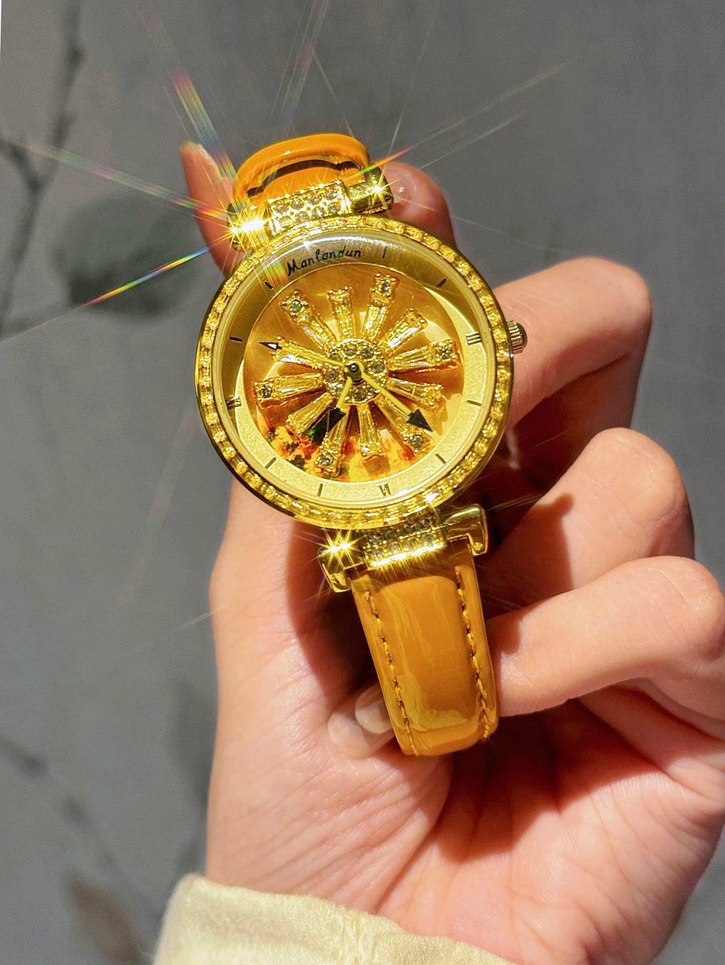 Montre élégante pour femmes, dos transparent, diamants incrustés, cadran galactique rotatif, Design Sunflower, boîtier en acier inoxydable, bracelet en cuir orange, montre à quartz étanche pour les rencontres des fem