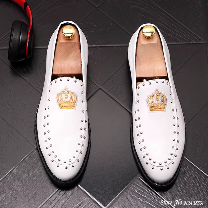 Designer Brand Casual Shoes Men Britain Crown Embroidery Rivet Oxford Homecoming Dress Wedding Prom Loafer Sapato Social Zapatos
